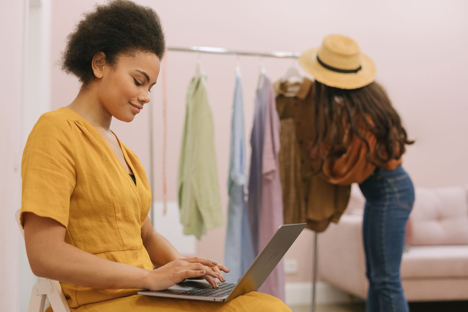 Olshop Pilih Dipajaki di Marketplace, atau Pindah dan Urus PPh Sendiri?